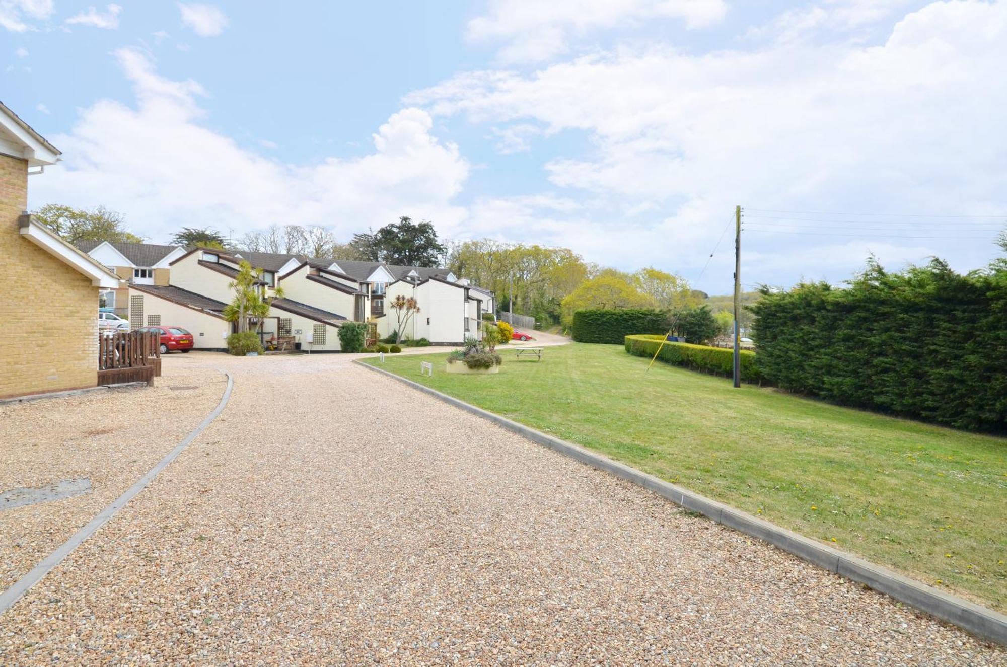 Апартаменты Whippingham, Creek Gardens - Isle Of Wight Вуттон-Бридж Экстерьер фото