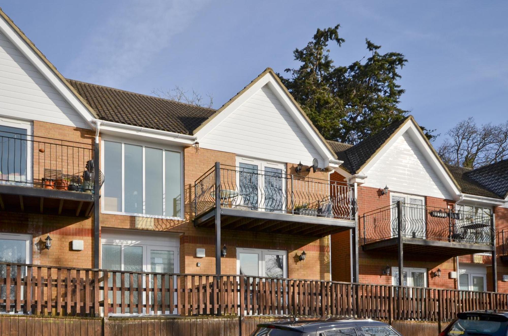 Апартаменты Whippingham, Creek Gardens - Isle Of Wight Вуттон-Бридж Экстерьер фото
